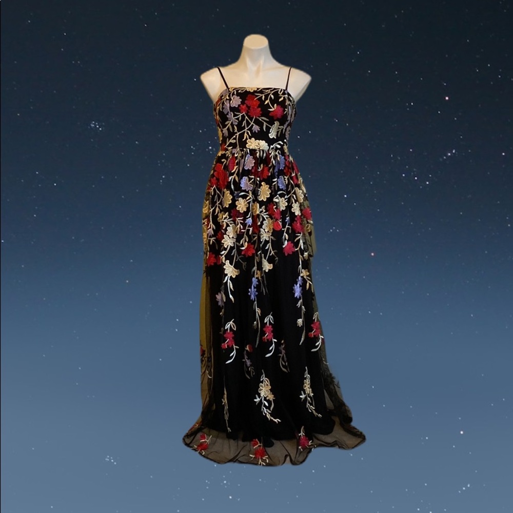 Embroidered Flowered Long Gown 🆕